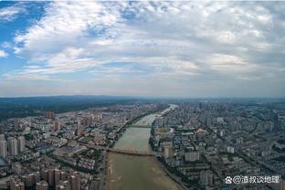 大哥这牌面？直升机吊起易建联巨型球衣 在东莞上空飞行